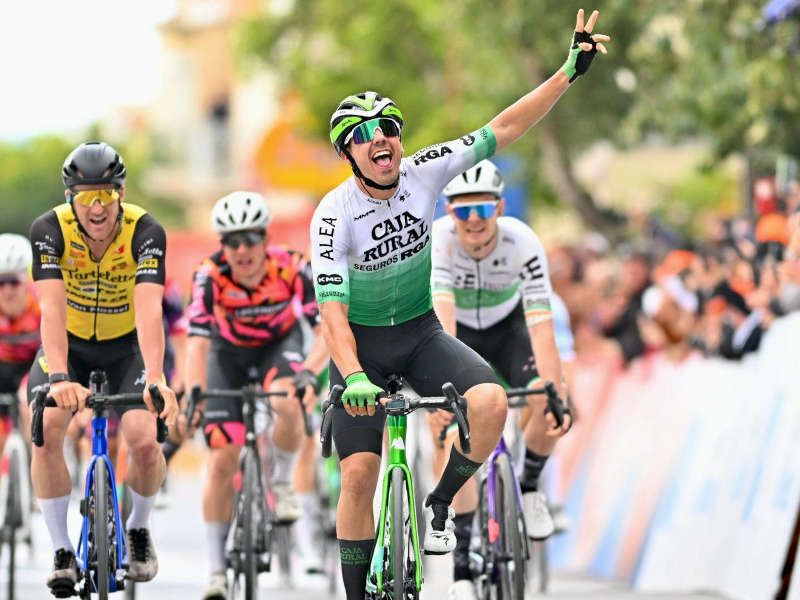 Leader jersey change hands – Caja Rural’s Ιuri Leitao dethrones Aaron Gate to take the ΔΕΗ Tour of Hellas blue jersey