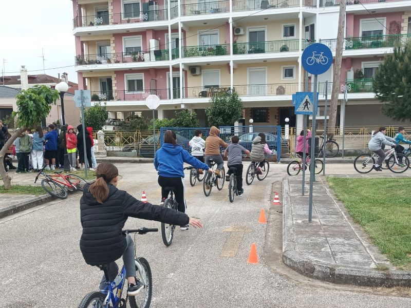 Ελασσόνα: Δεκάδες μαθητές και μαθήτριες συμμετείχαν στις πρόδρομες δράσεις του ΔΕΗ Διεθνούς Ποδηλατικού Γύρου Ελλάδας 2024